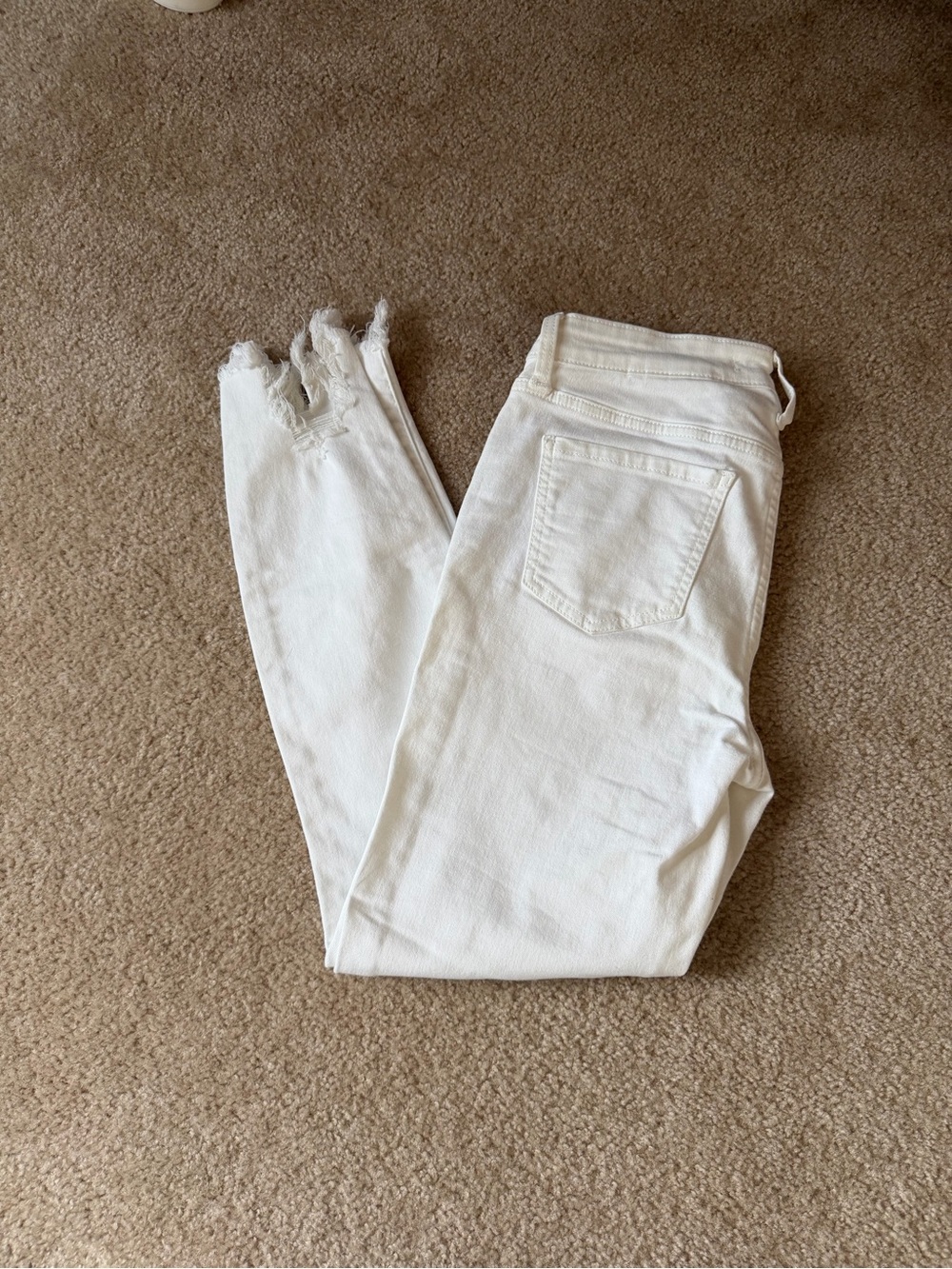 eunina White Skinny Jeans with Distressed Hem